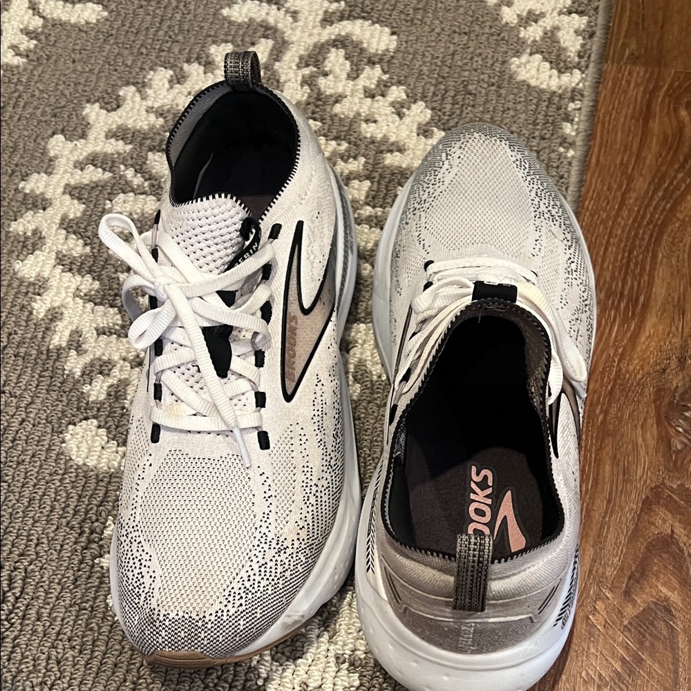 Brooks White and Black Athletic Sneakers, Glycerin GTS - Picture 11 of 12